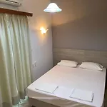 公寓式酒店 亚历山德罗斯公寓式酒店 *