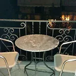 亚历山德罗斯公寓式酒店 *