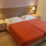 亚历山德罗斯公寓式酒店