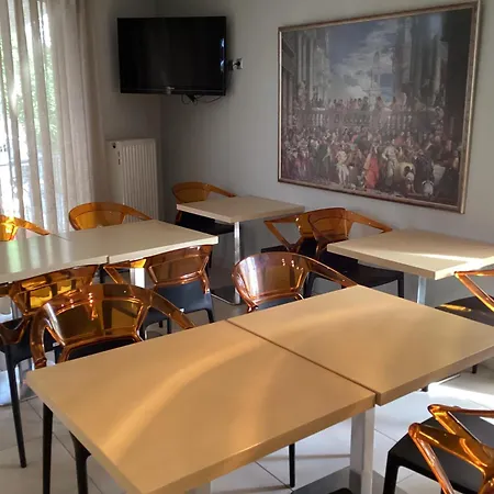 Alexandros Aparthotel