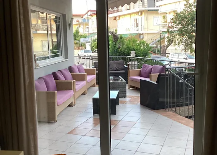 Ξενοδοχείο με διαμερίσματα αλέξανδρος *