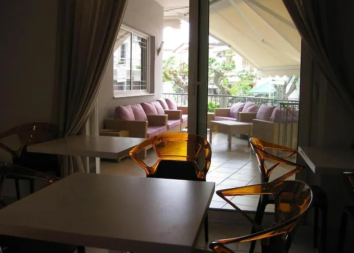 αλέξανδρος Ξενοδοχείο με διαμερίσματα Καμένα Βούρλα